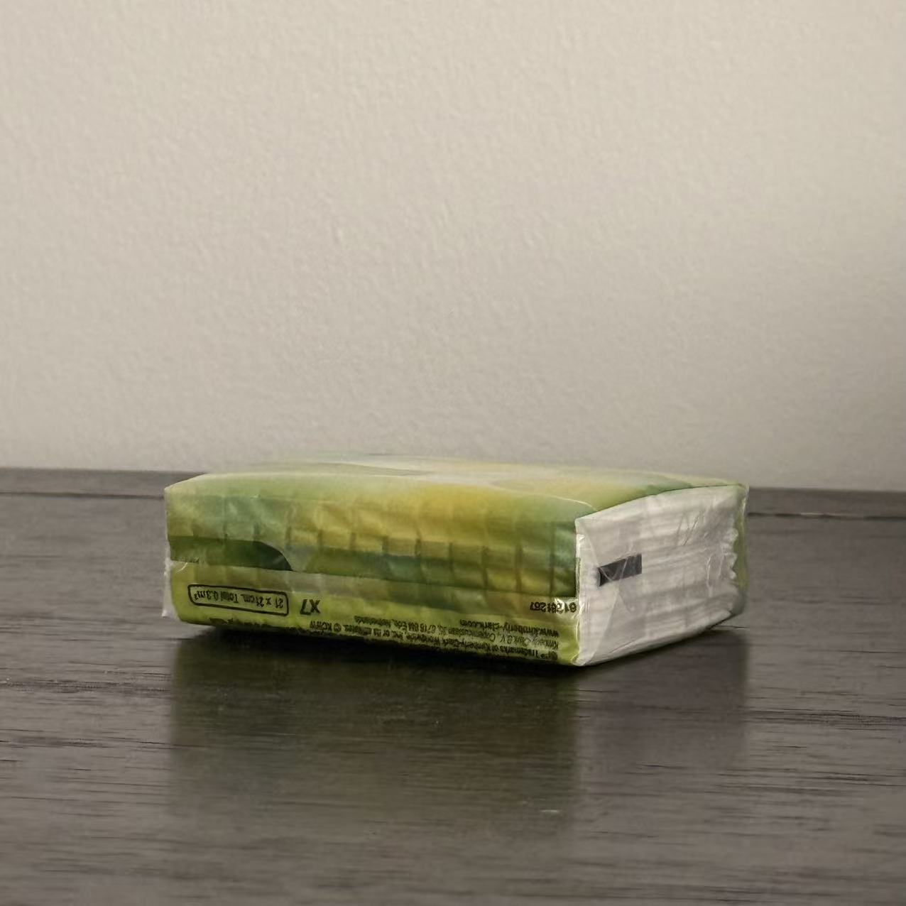 This is the portable toilet paper I took from another perspective. The reason I chose it is that I think it is not a regular rectangle.